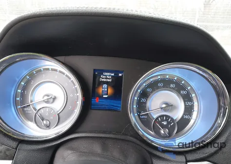 2014 Chrysler 300 z USA, uszkodzony, nr VIN 2C3CCAAG4EH220965